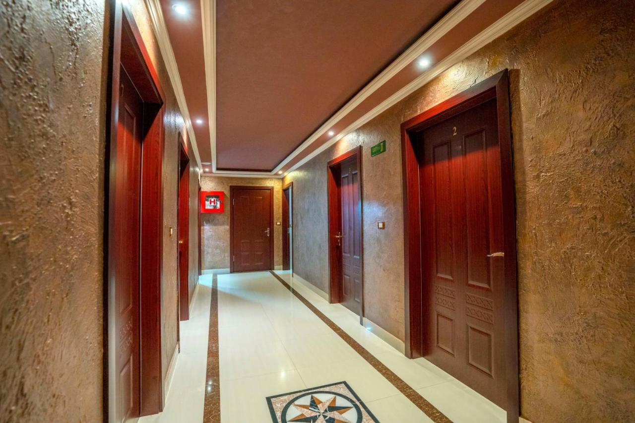 Zobo Hotel Shkoder Bagian luar foto